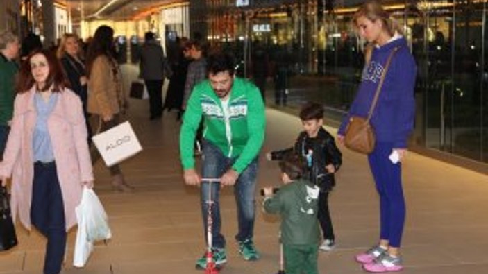 Çağla Şikel'in aile saadeti