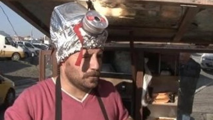 Okmeydanı köftecisi kendine özel gaz maskesi yaptı