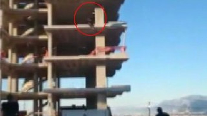Antalya'da bunalıma giren kişi 5. kattan atladı