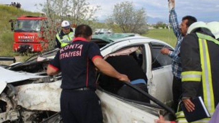 Konya'da otomobil şarampole devrildi: 2 yaralı