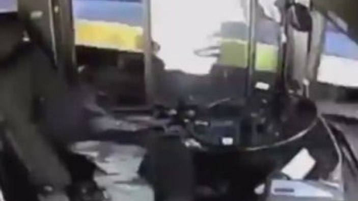 ABD'de yük treni otobüse çarptı