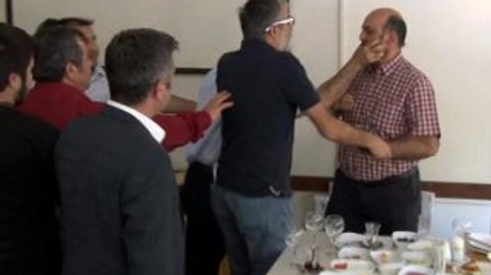 CHP milletvekilleri ile gazetecilerle tartıştı