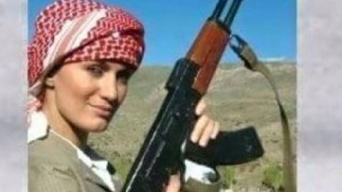 Tuğba Özay'dan poşulu fotoğraf açıklaması