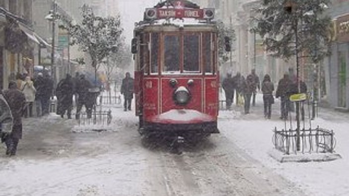İstanbul'da cuma günü karla karışık yağmur var