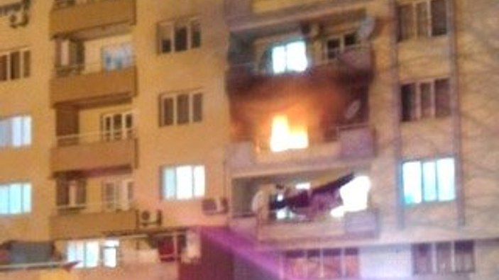 İzmir’de 5 katlı binada yangın