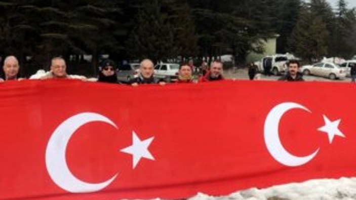Şehitler için 150 metrelik Türk bayrağı açıldı
