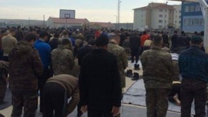 İdil'de cuma namazını polisler kıldırdı