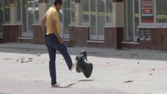Şüpheli paketi taşlayıp tekmeleyen Konyalı