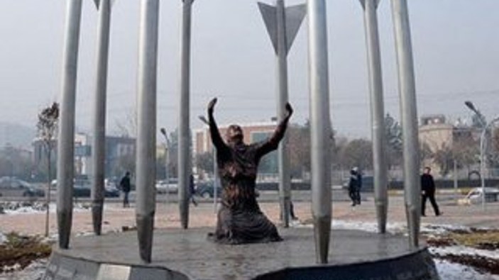 Diyarbakır'da kayyum Roboski anıtını yıktı