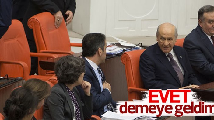 Bahçeli'nin TBMM Genel Kurulu'nda HDP sıralarına bakışı