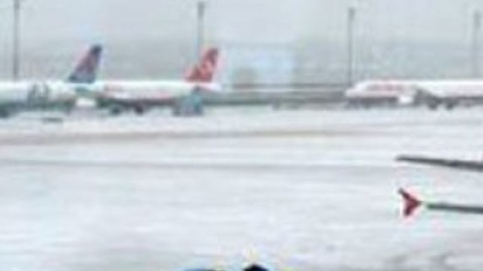 Sabiha Gökçen Havalimanı'nda kar engeli