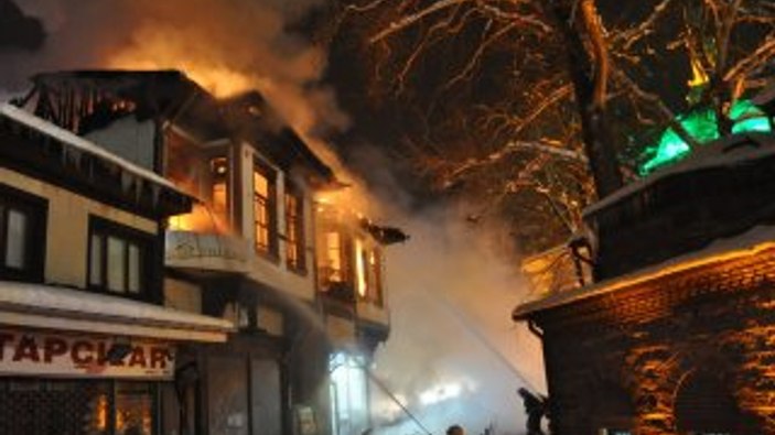 Bursa'da 185 yıllık bina yangında kül oldu
