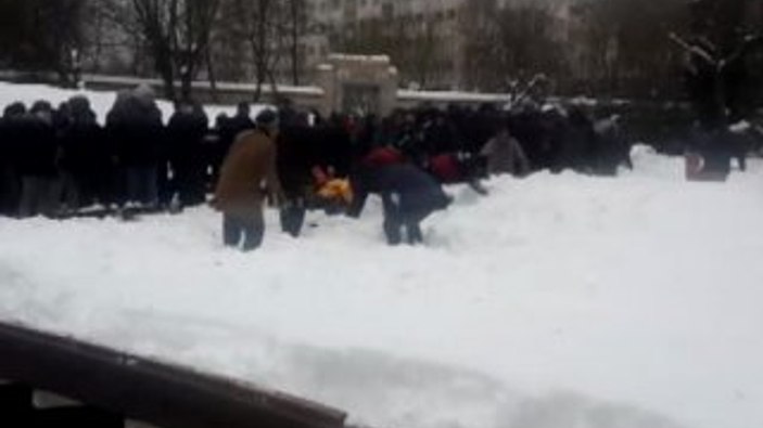 Ataköy'de cenaze namazında tente çöktü