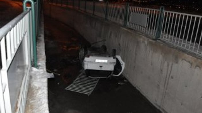 Kayseri'de otomobil kanala düştü