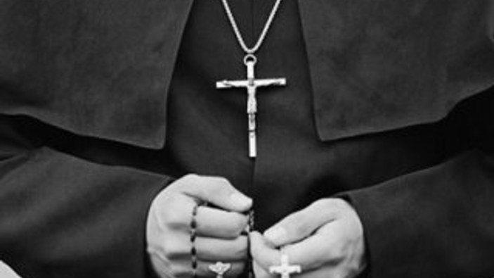 Almanya'da katolik rahipler yalnızlıktan şikayetçi
