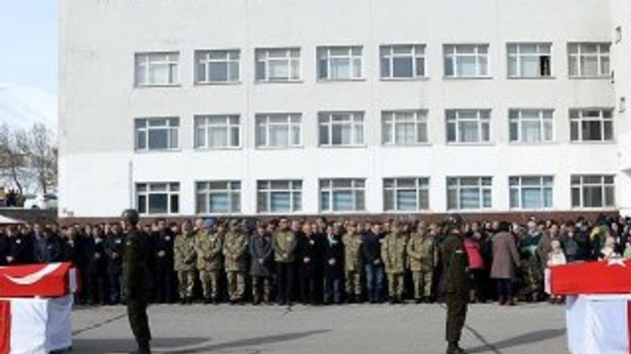 Bitlis'te şehit askerler için tören düzenlendi