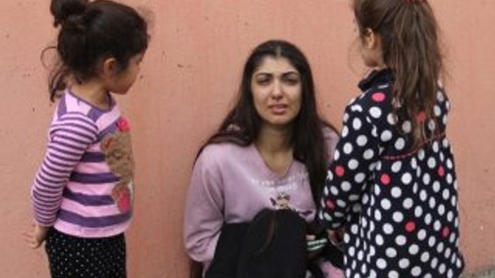 Yangında evi yanan teyzesini sarılarak teselli etti