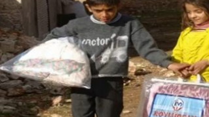 Binali Yıldırım'ın ailesi Halep'e 3 tır yardım gönderdi