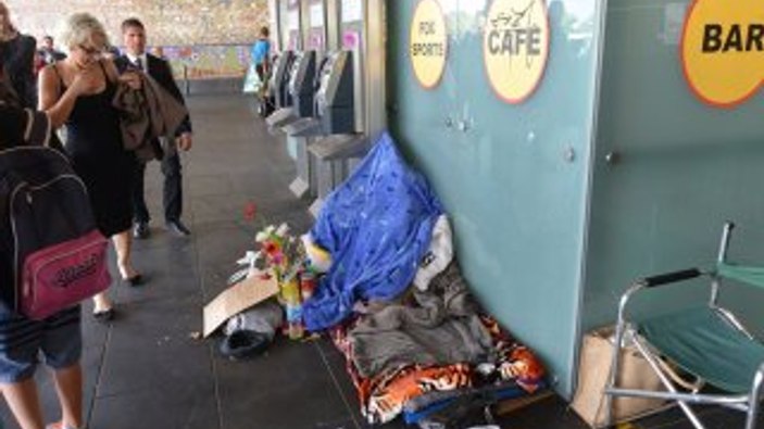 Melbourne’de evsizler sokaklara geri döndü