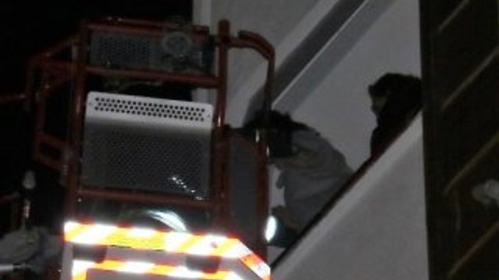Ayrılmak isteyen eşi ve iki çocuğunu rehin aldı