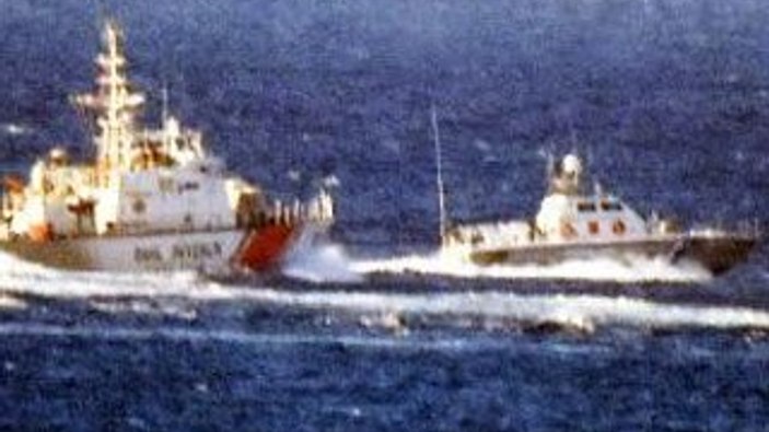 Kardak kayalıklarında gerginlik: Yunan botu kaçtı