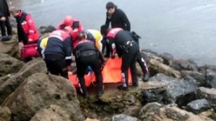 Denize atlayan kadının imdadına balık adam yetişti