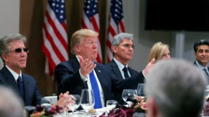 Trump'tan ırkçı grup özrü
