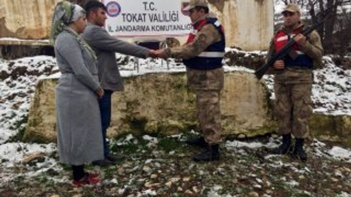 Çalınan evlilik yüzükleri genç çifte teslim edildi