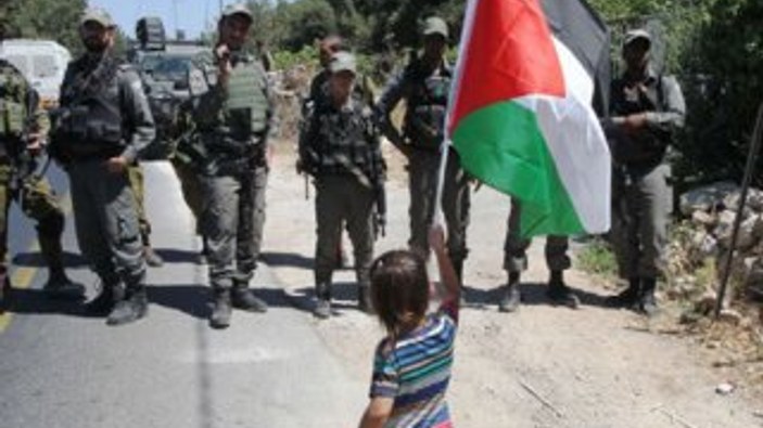 Filistinli çocuklar'dan İsrail'e protesto