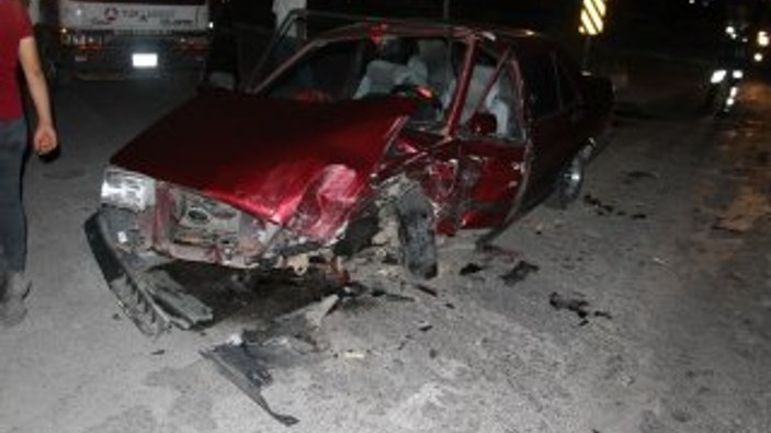Konya'da hafif ticari araçla otomobil çarpıştı: 8 yaralı