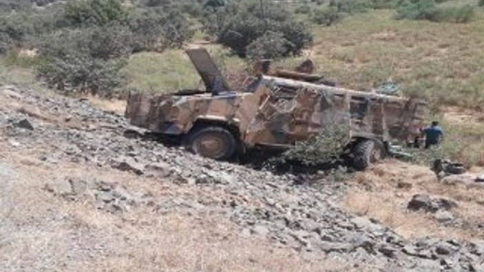 Hakkari'de askeri araç devrildi: 2 şehit, 7 yaralı