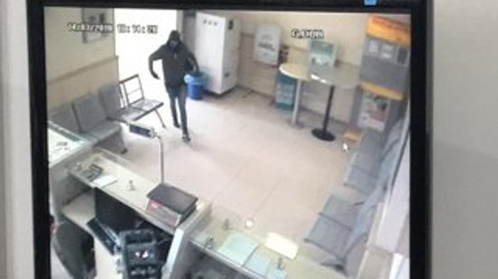 PTT şubesine giren saldırgan, paralarla kaçtı
