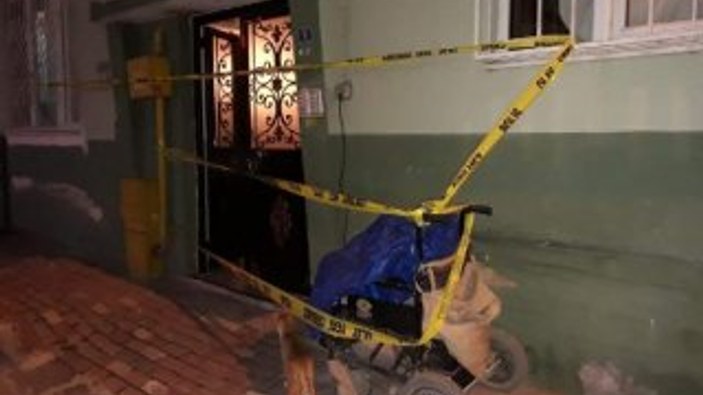 Engelli kişi evinin önünde bıçaklandı