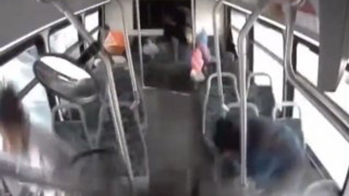 Amerika'da feci otobüs kazası kamerada