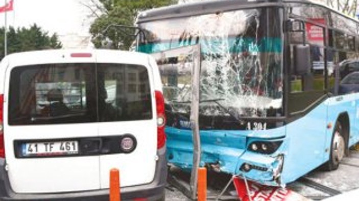 Kaza yapan otobüs şoförü trafik magandası çıktı