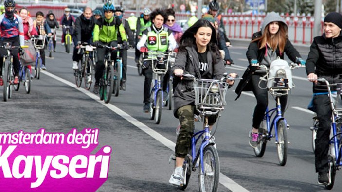 Kayseri'de bisikletliler sokakta