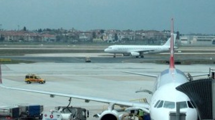 Litvanya uçağı Atatürk Havalimanı'na acil iniş yaptı