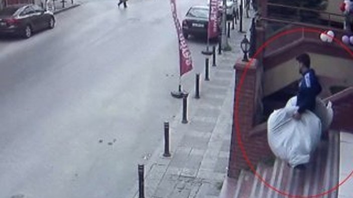 Site otoparkından gündüz vakti lastik çaldılar