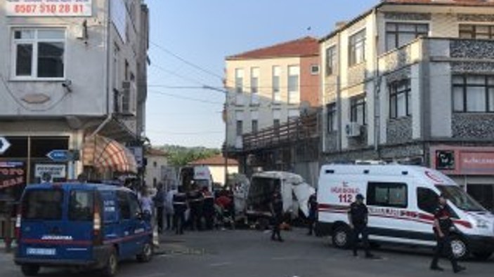 Edirne’de kaçak göçmenleri taşıyan araç kaza yaptı