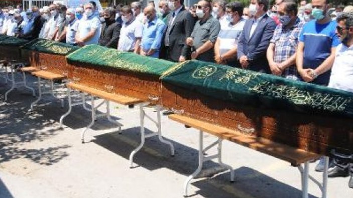 Kazada ölen aynı aileden 5 kişi Kocaeli'de defnedildi