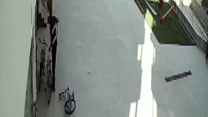 Konya'da kilidi kıramayınca tekerini bırakıp, bisikleti çaldı