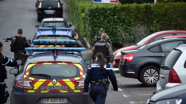 Fransa'da çatışma: 3 jandarma öldü
