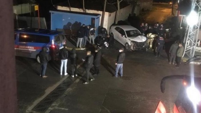 Silivri'de otomobil, elektrik direğine çarptı: 1 ölü