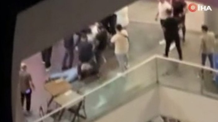 Beylikdüzü'nde eğlence mekanı çıkışı tekme tokat kavga