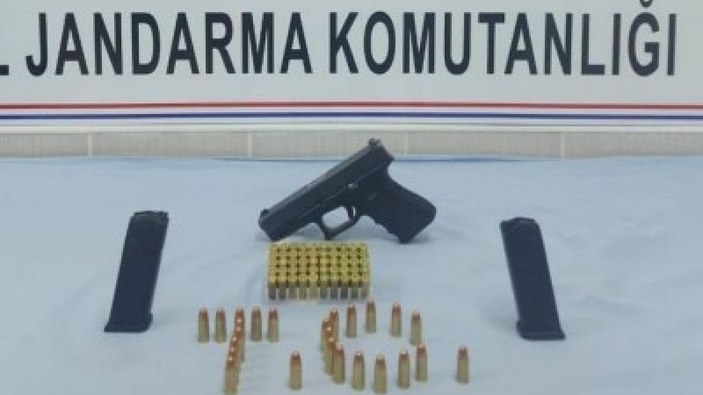 Adıyaman'da taşlar arasına gizlenmiş tabanca ele geçirildi
