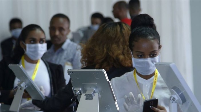 Güney Afrika: Nu varyantını erken tespit ettik diye cezalandırıldık