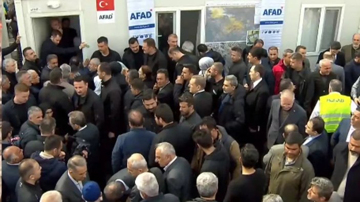 Cumhurbaşkanı Erdoğan, Adıyaman'da depremzedeleri ziyaret etti
