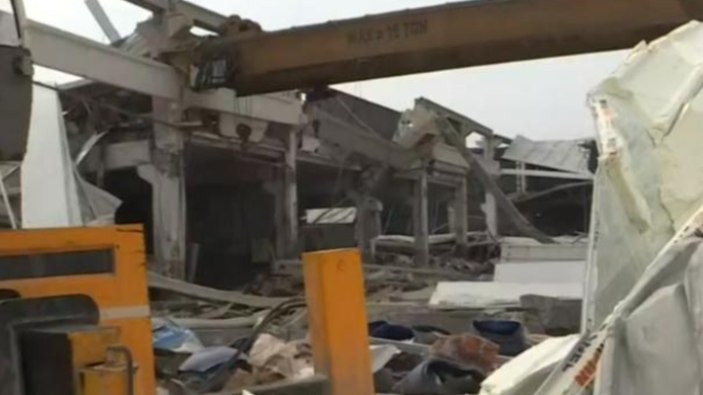 Depremin merkezi Kahramanmaraş'ta iş yerinin çatısı çöktü: 1 ölü