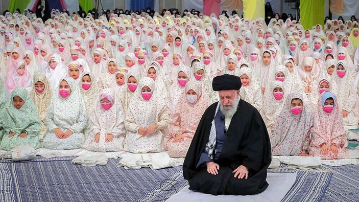 İran lideri Hamaney, kız öğrencilerin zehirlenmesine tepki gösterdi: Cezaları ibretlik olmalı