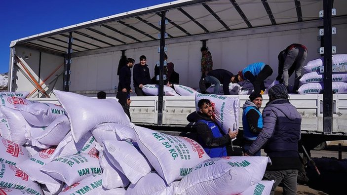 Nurdağı ve İslahiye'ye depremzede çiftçilere 2 bin ton yem dağıtıldı